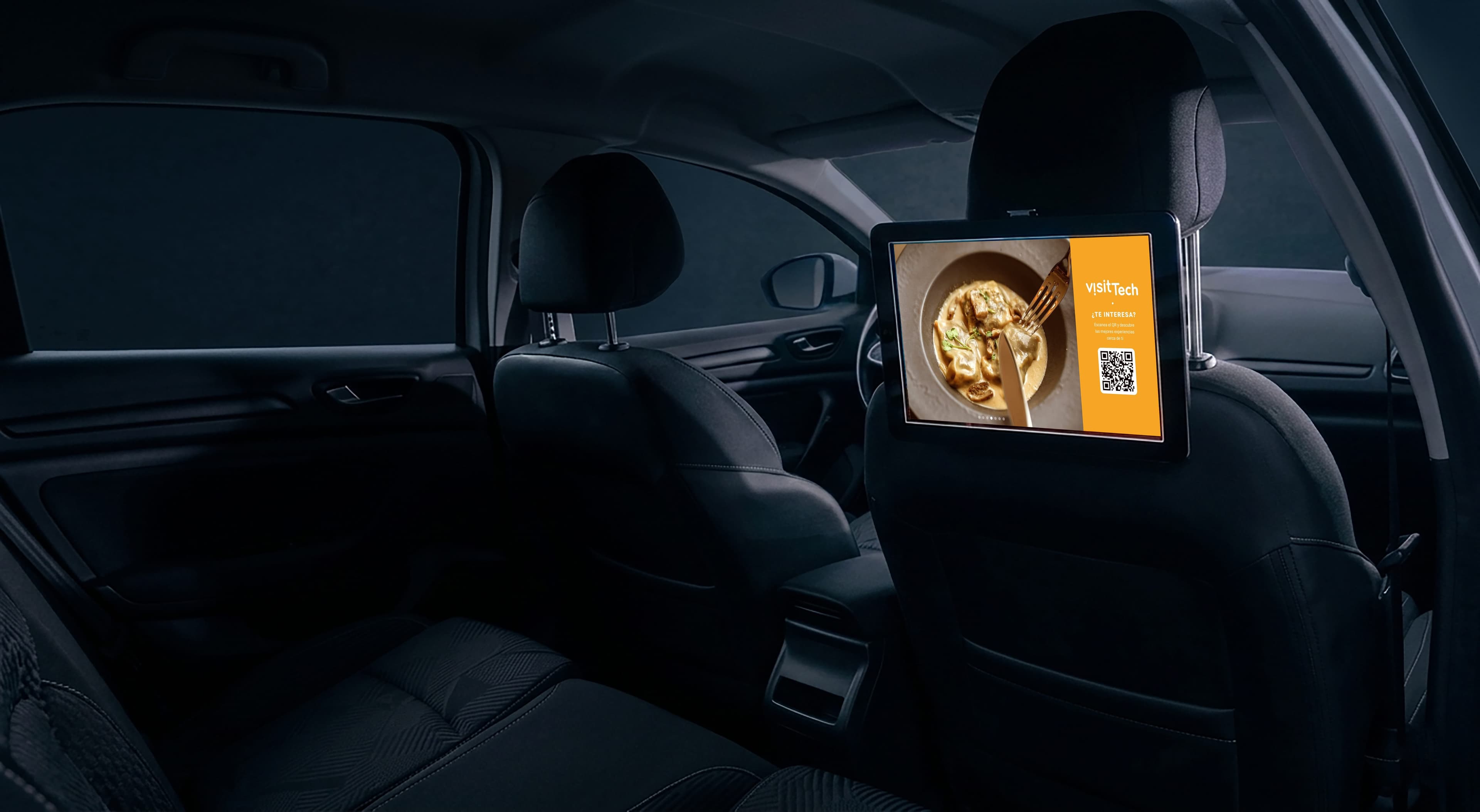 Taxi de VisitTech circulando por la ciudad